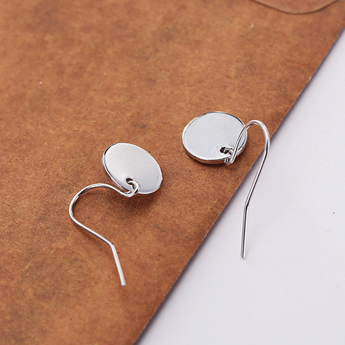 E799 European and American minimalist geometric metal mini round stud earrings, earrings, pendants and earrings for women Application Scenario