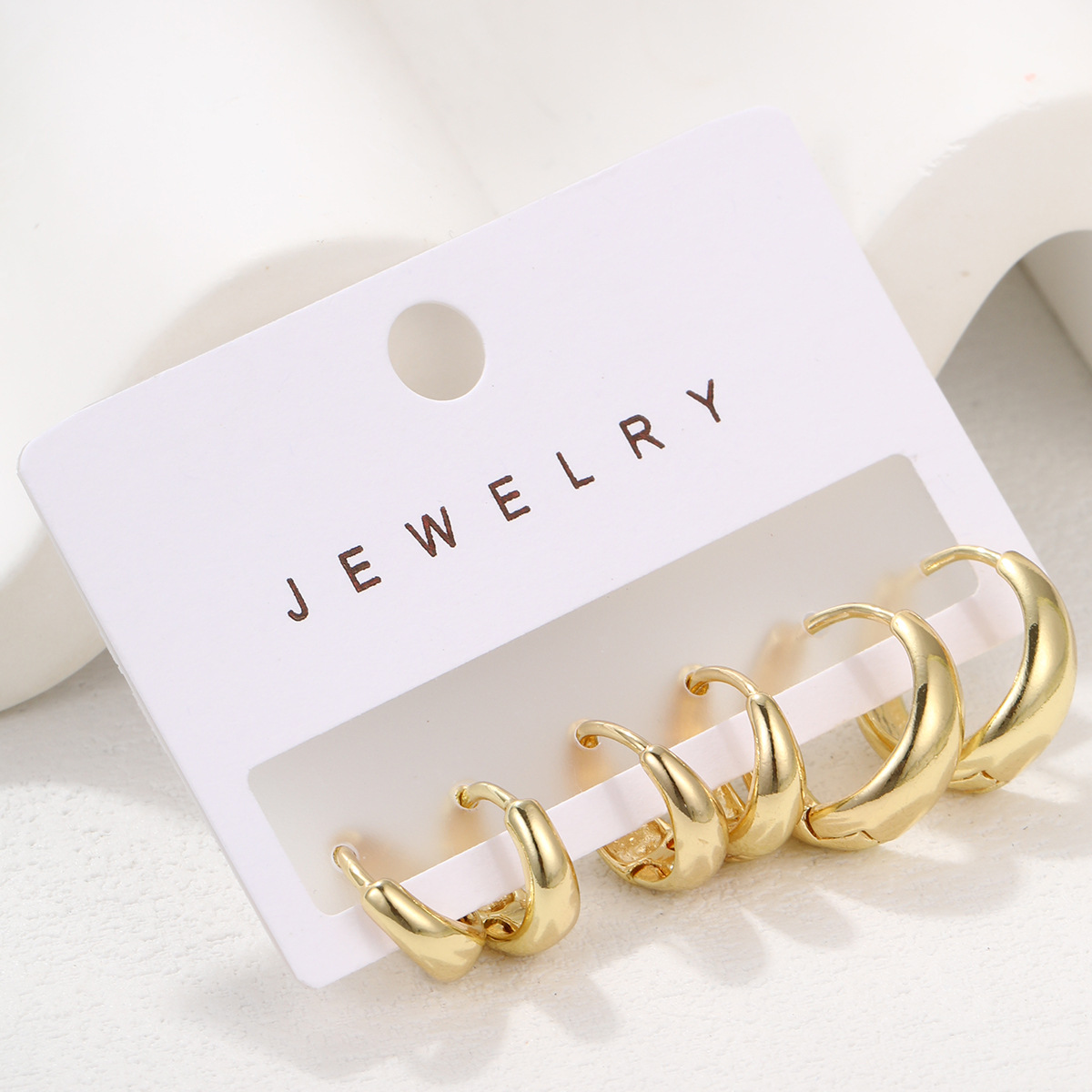 Cross-border fashionable and simple large ear rings with a high-end feel, niche European and American metal ear rings with a high-end feel, and individual punk earrings Specification drawing