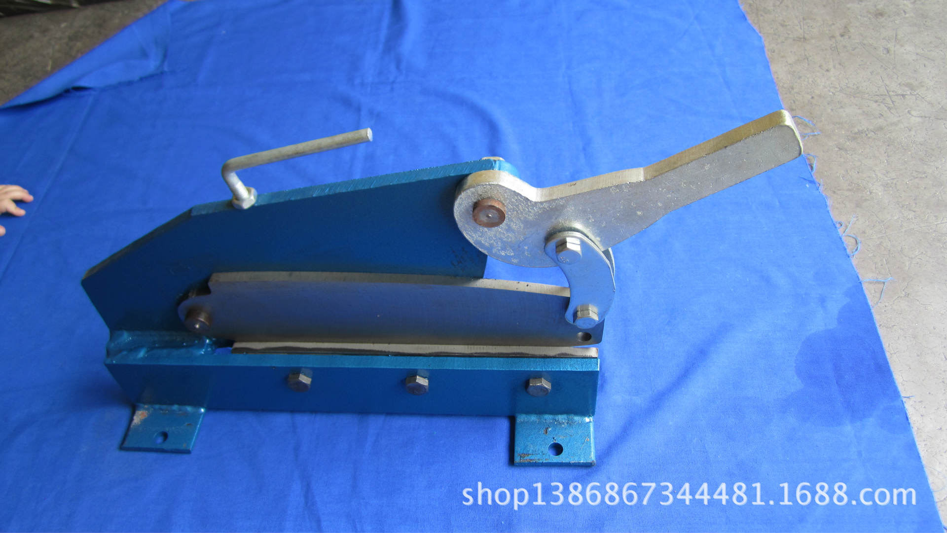 Manual double-edge adjustable shearing machine, iron sheet, copper plate, aluminum plate, color steel plate, multi-functional mesh cutting machine, blanking machine Application Scenario