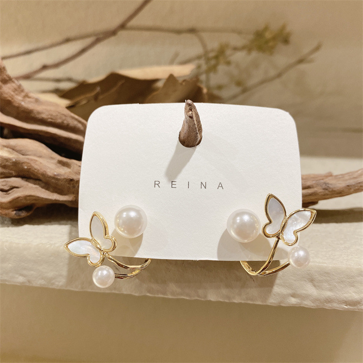 The S925 silver needle Korean version butterfly pearl earrings are detachable and can be worn in multiple ways. They are a ladylike, sweet and cute style with a graceful butterfly fluttering Item Picture