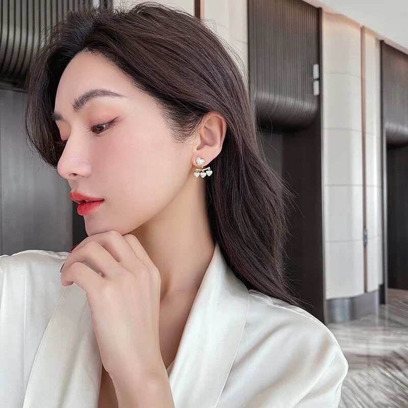 S925 Silver needle, gentle Korean style, heart, diamond-encrusted tassels, unique and trendy, small stud earrings for women Application Scenario