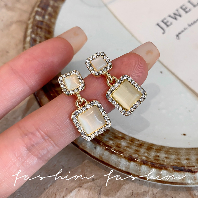 Japanese and Korean square pendant full diamond earrings for women, light luxury, niche, trendy and versatile earrings, cool style, individual and fashionable earrings Specification drawing