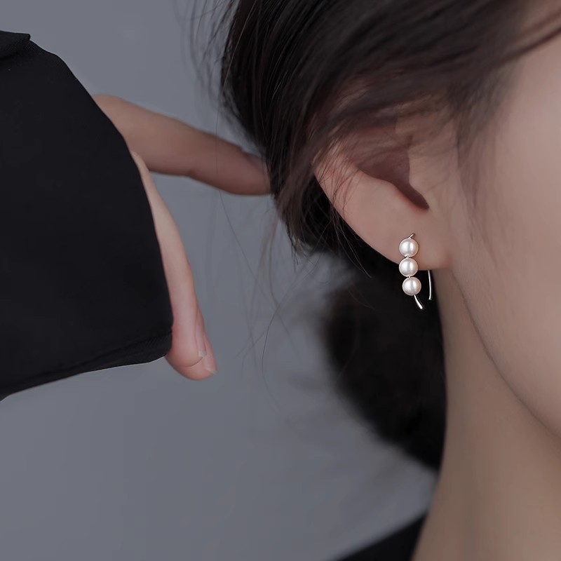 Hooked pearl earrings for women are exquisite, simple, compact, elegant, and feature a high-end design. They are fashionable and versatile ear stud earrings Specification drawing