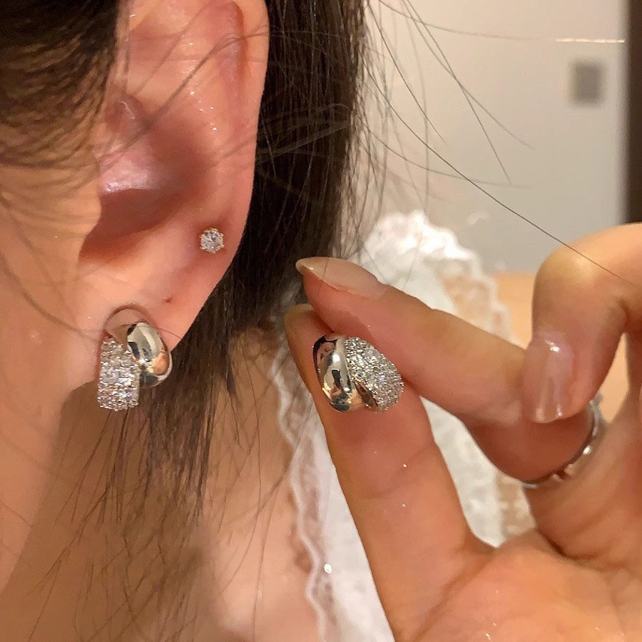 Xiaoxiang French stud earrings for women, light luxury and unique earrings, niche design sense, high-end feel, commuting style, exquisite earrings Specification drawing