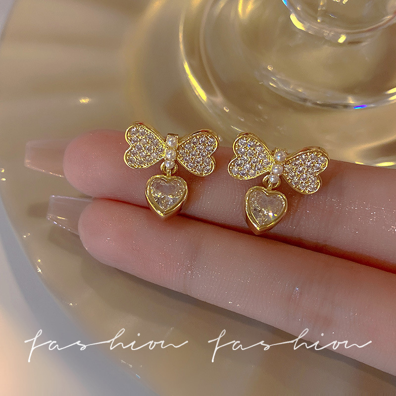 Heart-shaped stud earrings, women's bow pearl earrings, 2022 new trendy, light luxury, niche design, high-end earrings and pendants full figure