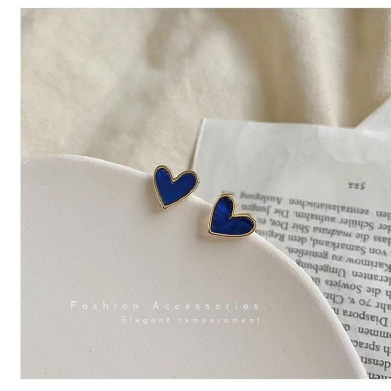 Small blue heart-shaped earrings, summer edition, with a unique design sense. 925 sterling silver needle stud earrings, simple earrings for women full figure