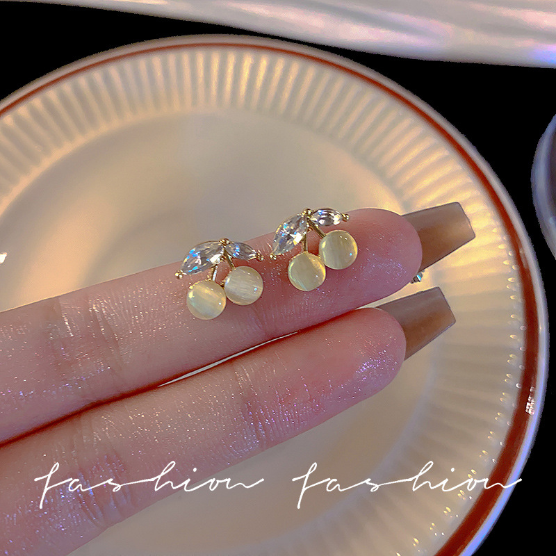 925 Silver Needle Cherry cat's Eye Stud Earrings for Women, Japanese and Korean style, simple, small and versatile earrings, sweet and elegant, trendy earrings full figure