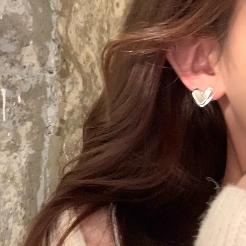 Korean cold style, niche design, three-dimensional heart-shaped stud earrings, high-end women's light luxury earrings, unique and elegant earrings details Picture