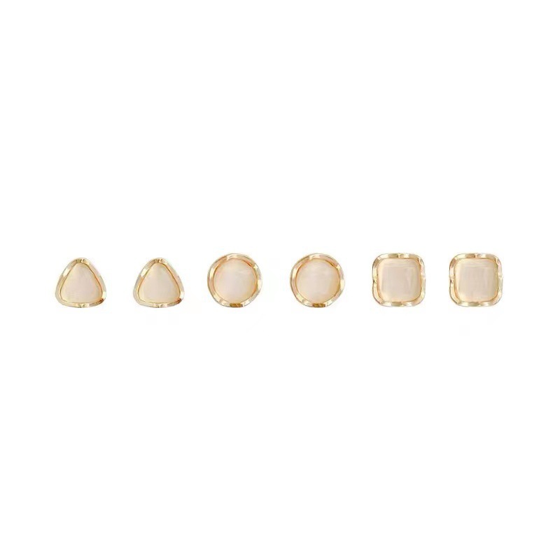 Korean-style cat's eye stone set stud earrings are versatile for women, elegant, simple and fashionable. These earrings exude a sense of light luxury and high-end sophistication Item Picture