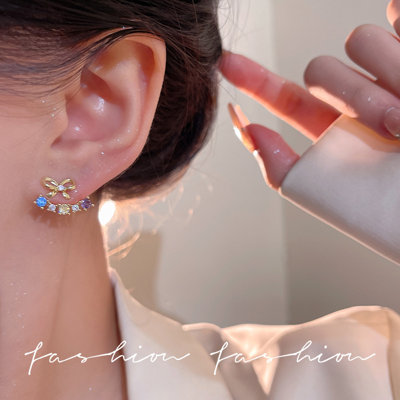 The design sense features a pair of women's light luxury, high-end, elegant, exquisite and versatile earrings and earrings with bow zircon stud earrings on the front and back Specification drawing