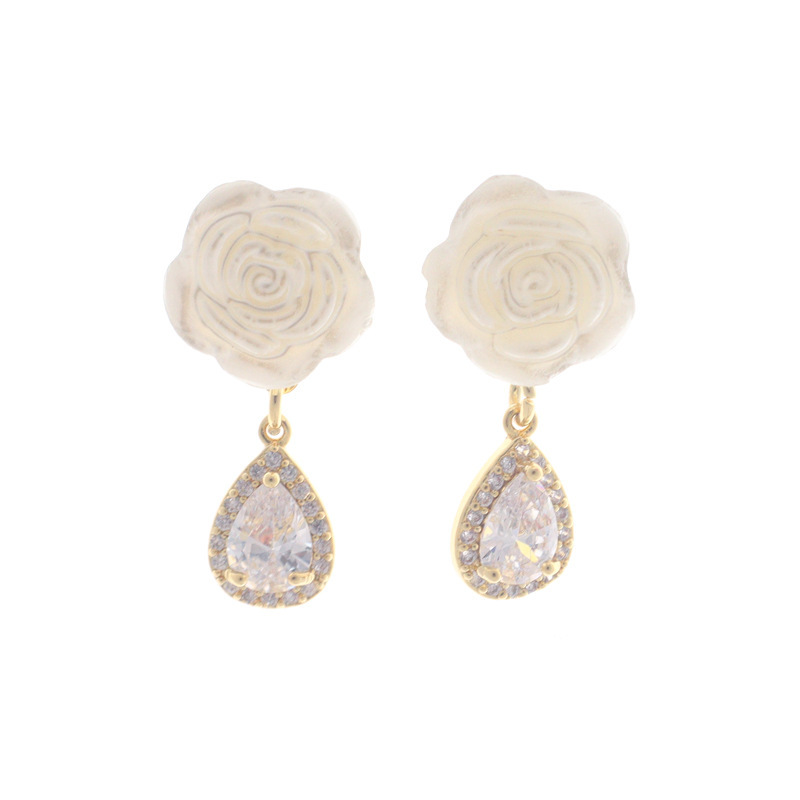 French retro camellia earrings, super ethereal, light luxury and high-end style, niche stud earrings, fashionable teardrop-shaped earrings Item Picture