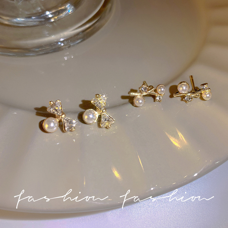 925 Silver needle bow pearl Stud earrings for Women, small, exquisite and high-end style, French retro high-end style earrings Specification drawing