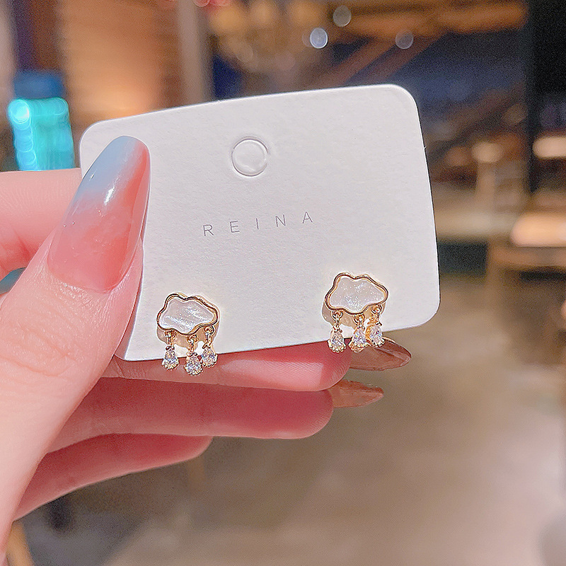 Dongdaemun, South Korea, features micro-inlaid zircon cloud shell stud earrings with an ins style, exuding a high-end and fresh charm full figure