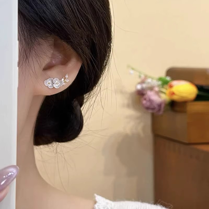 925 Silver Needle New Chinese-style plum Blossom Branch Leaf Stud Earrings with a light luxury and niche design sense, high-end and elegant, versatile earrings Application Scenario