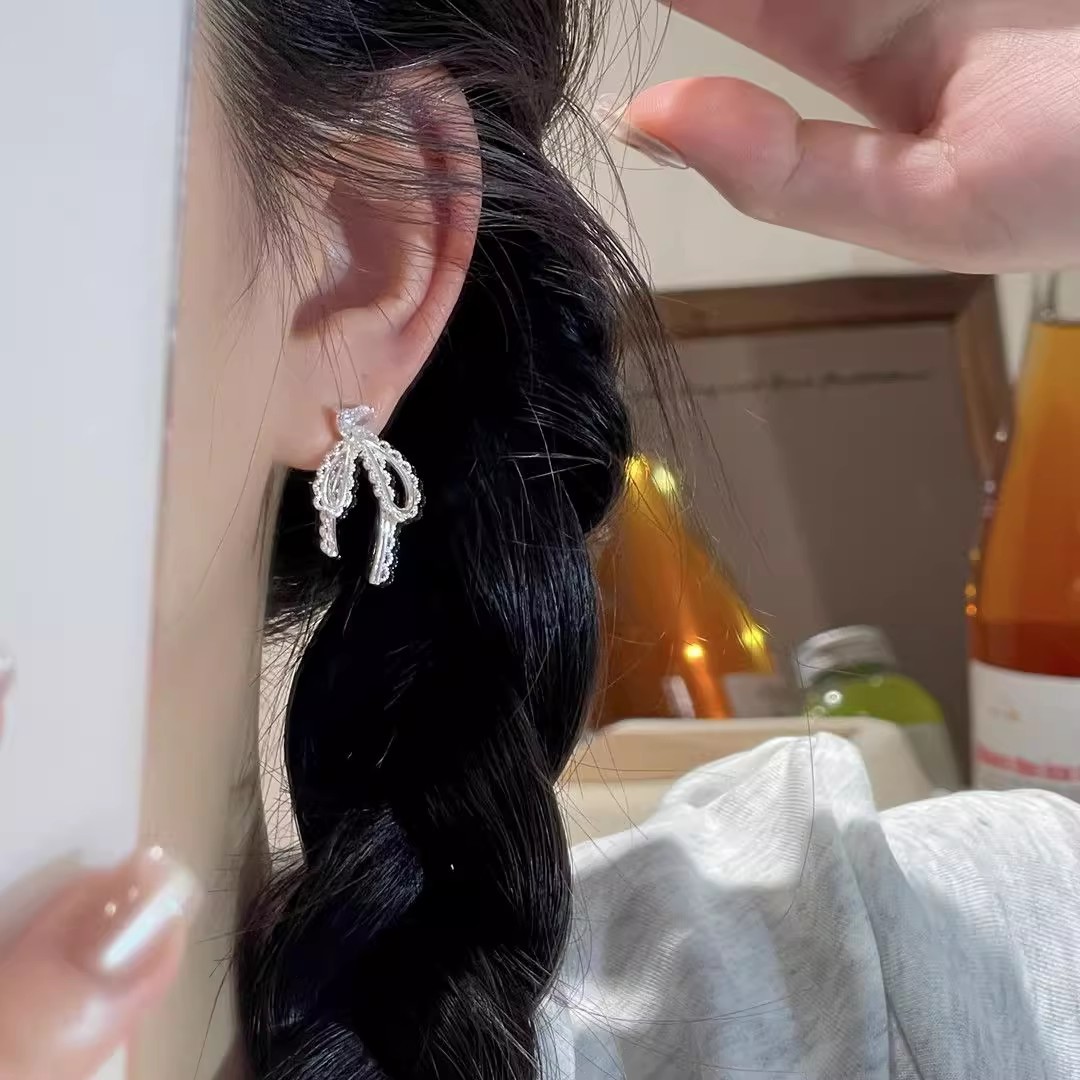 French lace bow stud earrings for women, exuding a sense of high-end luxury and a touch of elegance. Niche design, exquisite and sweet earrings details Picture