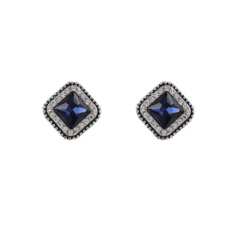 Grand and versatile stud earrings for women, 2022 new trendy and simple trendy trendy earrings, elegant and light luxury earrings with silver needles Item Picture