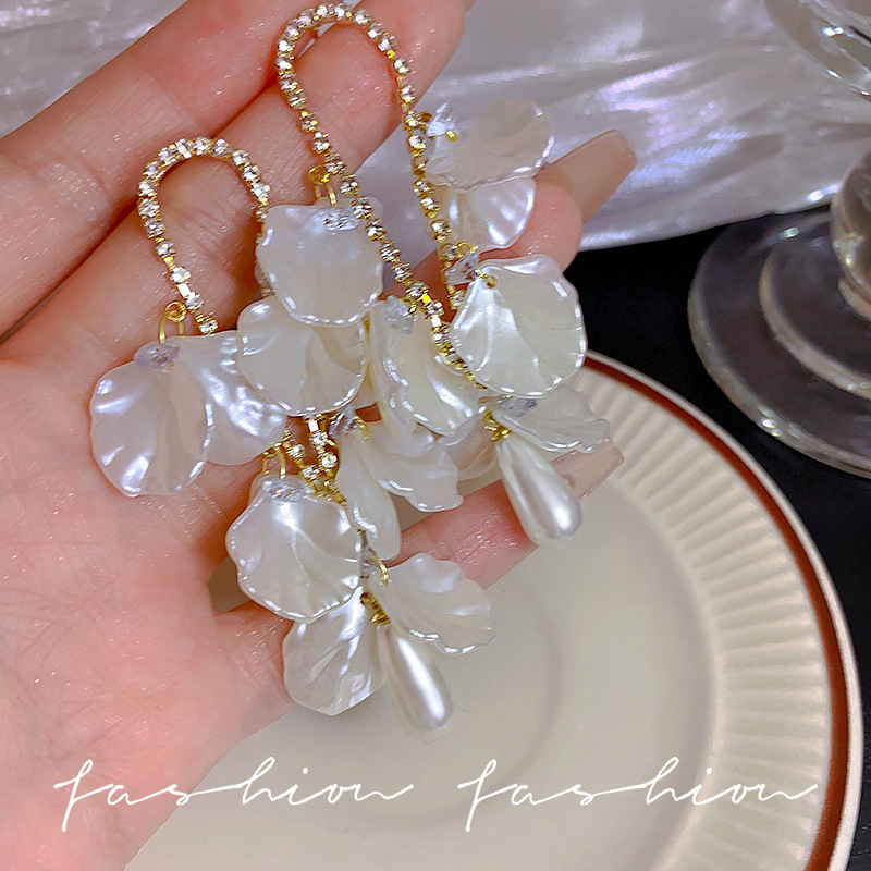 Super fairy petal tassel stud earrings for women, a light luxury and high-end French niche earring, a new 2024 bestseller with a unique style Specification drawing