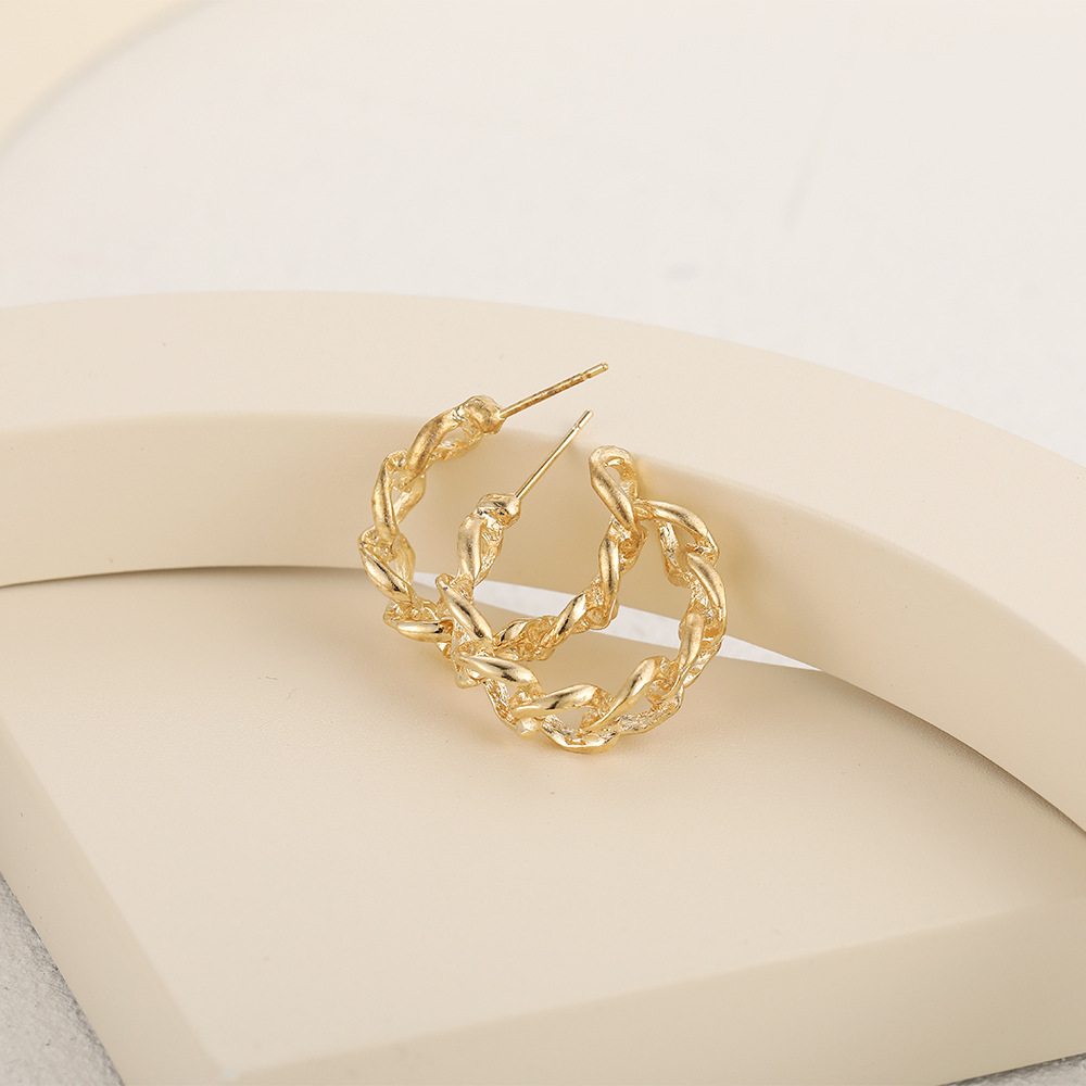 Han Zhishang Cross-border's new personalized C-shaped chain earrings, creative and exaggerated metal chain open circle earrings details Picture