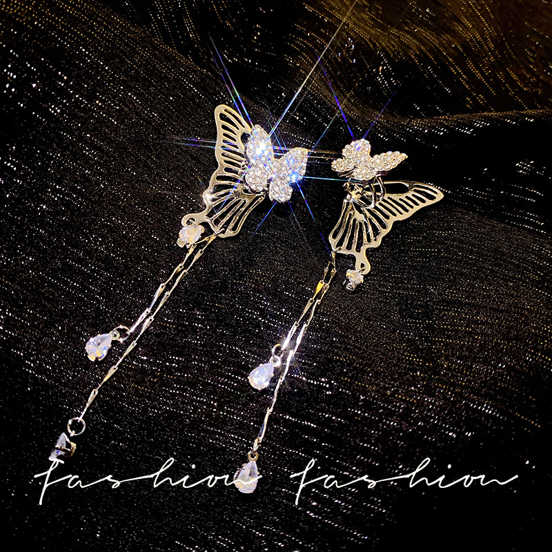 Sweet and cool butterfly tassel ear bone clips, a niche design for women without ear holes, new front and back round face earrings for 2024 Application Scenario