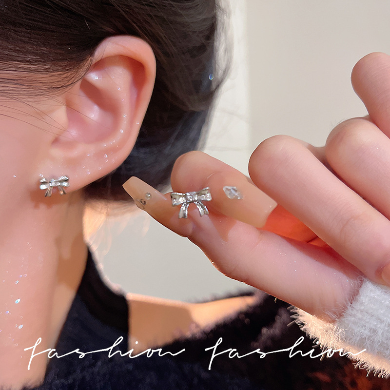 S925 Silver needle small bow stud earrings, a niche design with a simple and elegant style, versatile ear-nourishing earrings for a cold and elegant woman details Picture