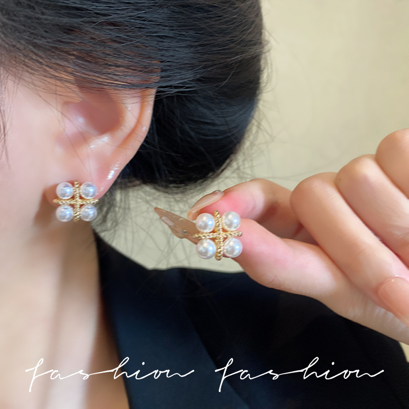 Cross-shaped niche design pearl stud earrings, French retro style, light luxury and high-end feel, simple earrings for women details Picture