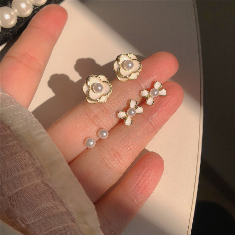 Super Fairy Camellia Pearl Stud Set of three pairs, with a unique design sense of flower stud earrings for women, S925 silver needle earrings Specification drawing