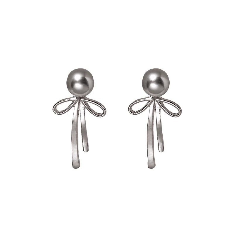 The cold and elegant grey pearl bow earrings are a niche design for women with a light luxury and high-end feel. They are dual-ear stud earrings Item Picture