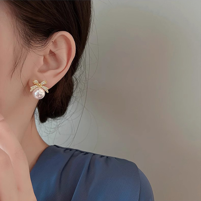 S925 Silver Needle French Retro Full diamond bow pearl stud earrings, light luxury niche design, high-end feel earrings wholesale Item Picture