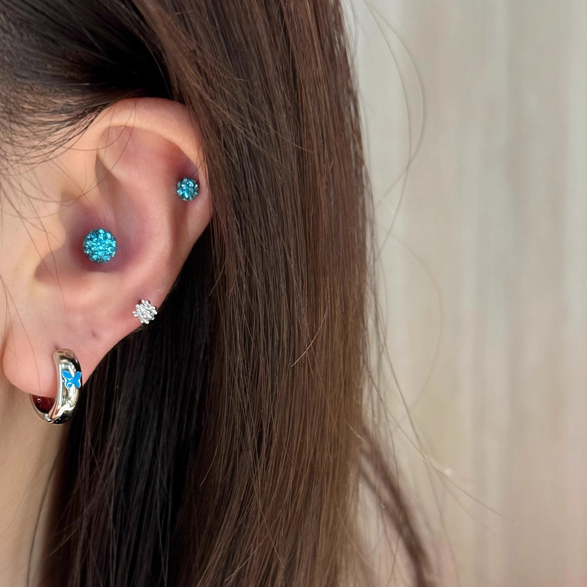 French blue butterfly fashion earrings, a niche design for women, with a high-end feel. The stud earrings are exquisite, simple, versatile and unique Specification drawing