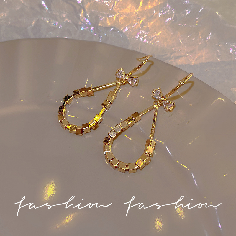 Micro-inlaid zircon bow ear hooks, European and American style, unique square style earrings, 925 silver needle, high-end earrings Specification drawing
