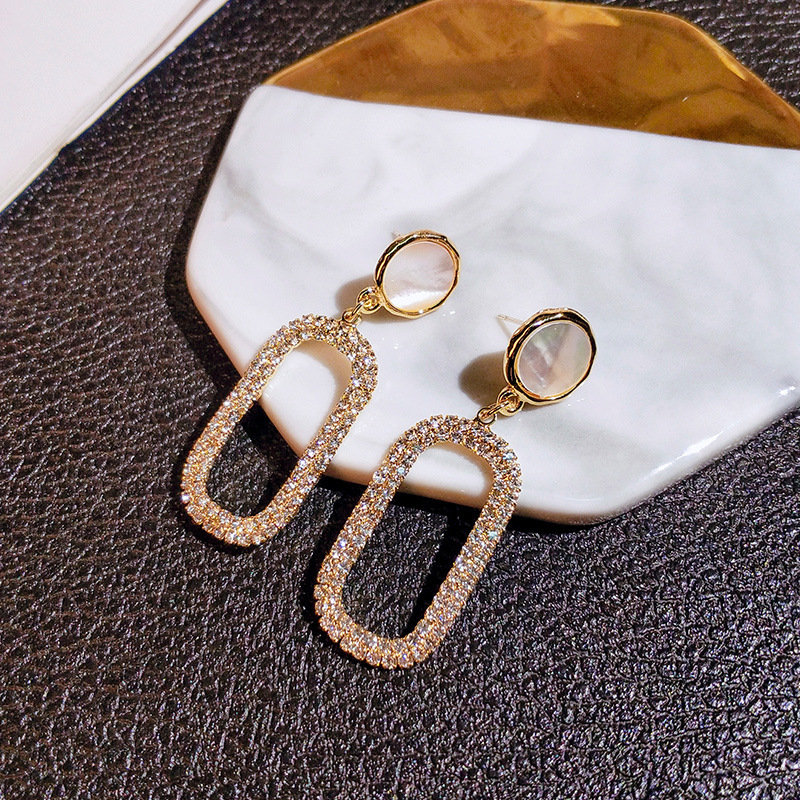 Exaggerated full-diamond earrings for female Internet celebrities, versatile small stud earrings for female students, tassel jewelry earrings, European and American small accessories details Picture