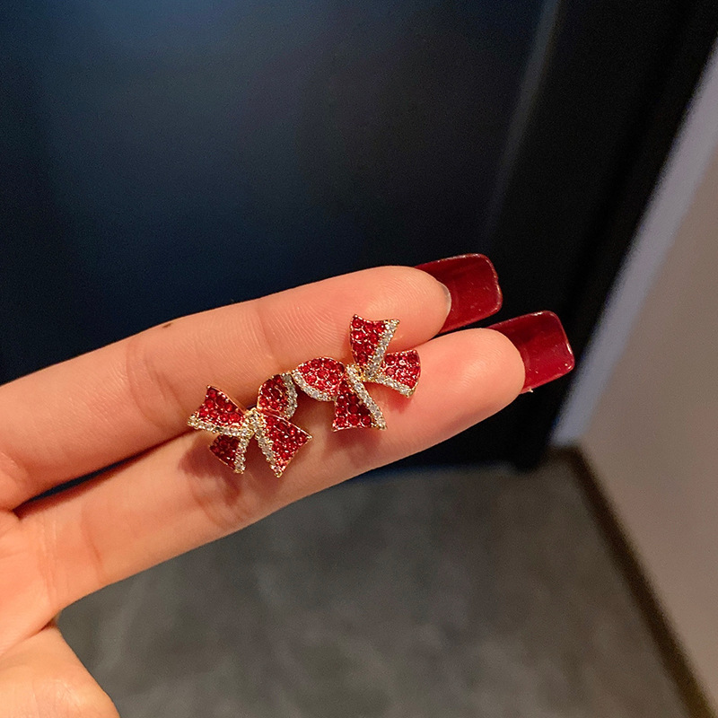 S925 Silver needle red diamond-encrusted personalized bow earrings, a simple and compact earpiece with a cold and aloof style for women, exuding a trendy vibe Specification drawing