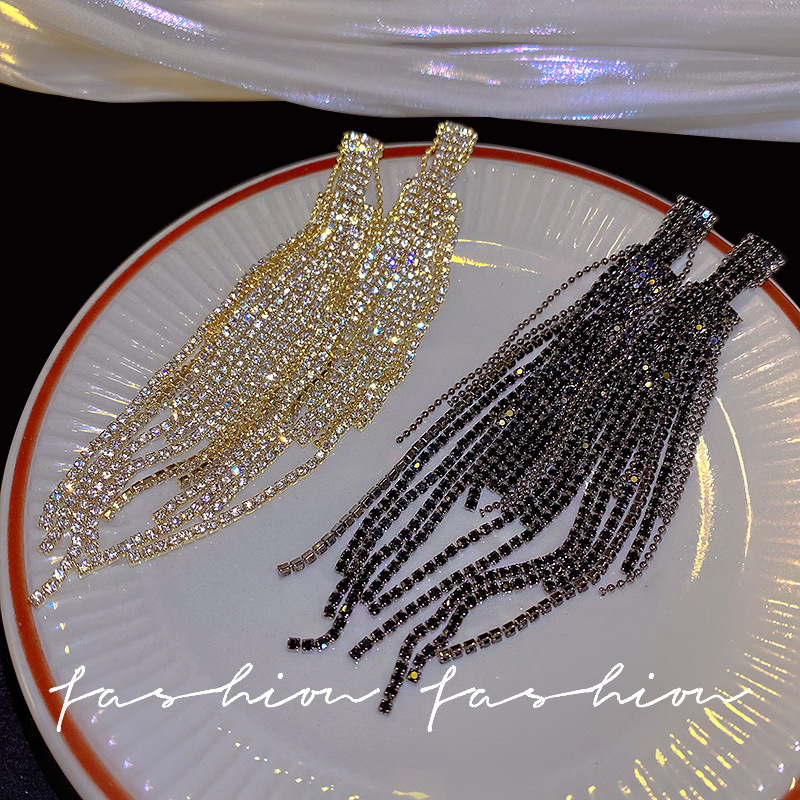Exaggerated tassel earrings 2025 new style, trendy, light luxury, high-end long earrings, women's European and American personalized and fashionable earrings full figure