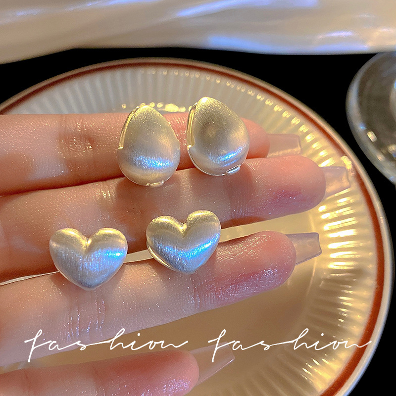 S925 Korean brushed heart-shaped earrings, matte matte water drop, niche design, high-end, cold style, stud earrings for women full figure