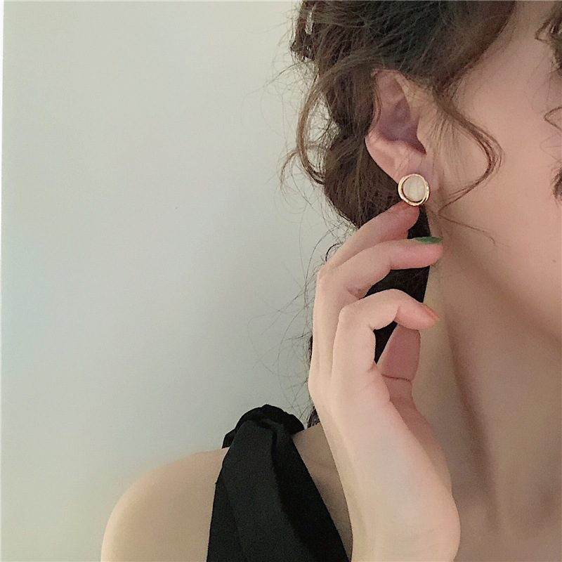 Mini cat's eye stone stud earrings for women, delicate and small, pure silver style, simple Korean earrings S925 silver needle Application Scenario