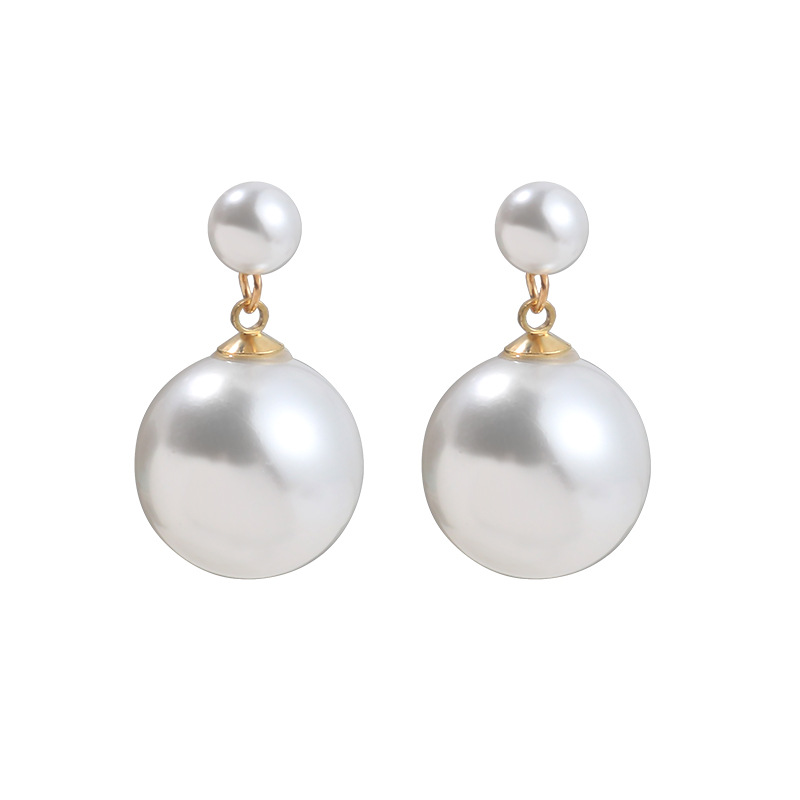 S925 Silver Needle new Korean-style large pearl earrings for women, French retro elegance, a trendy and exaggerated earpiece Item Picture