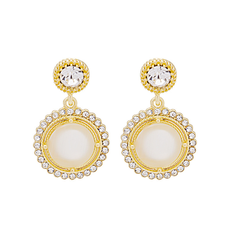 S925 Silver needle retro French round cat-eye earrings, elegant and trendy Korean style, diamond-encrusted, personalized and versatile stud earrings Item Picture