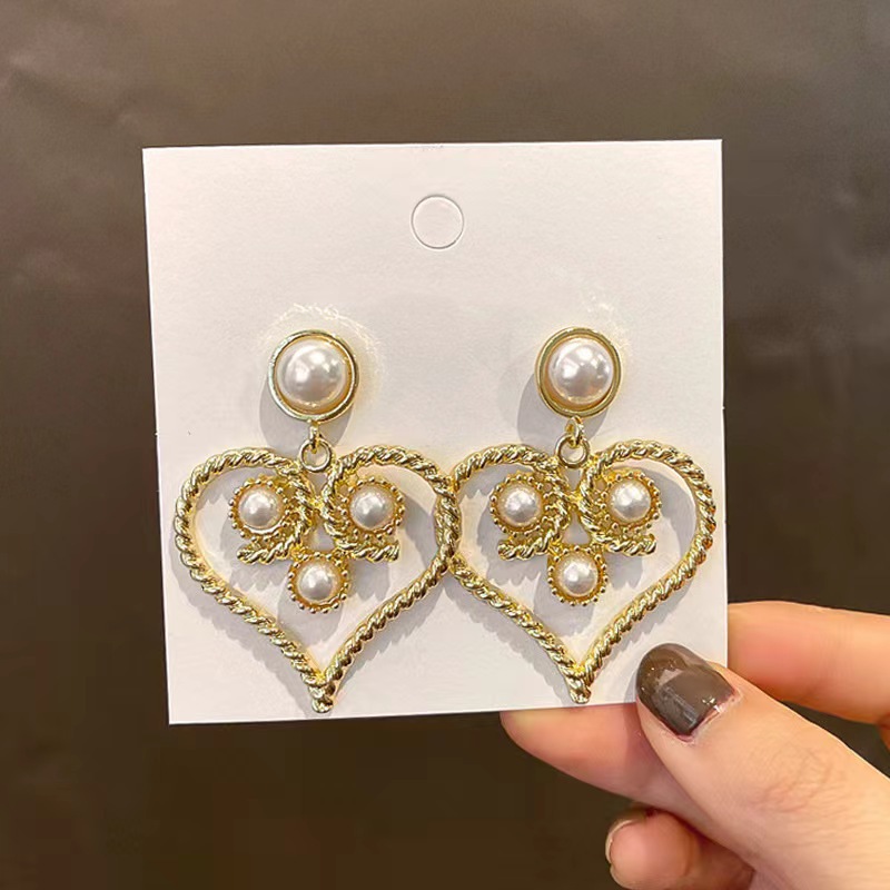 S925 Silver Needle Exaggerated hollowed-out twisted heart earrings, retro charm, Baroque pearl earrings, luxurious court style details Picture