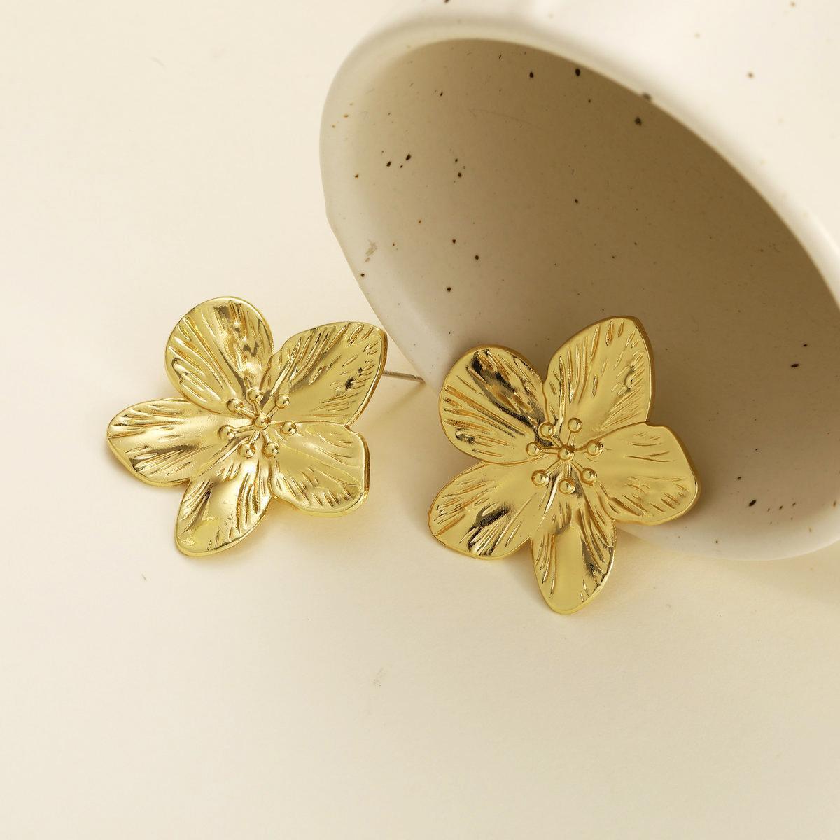 European and American cross-border best-selling flower stud earrings, fashionable, retro and niche style earrings, geometric pattern petal stud earrings for women Specification drawing