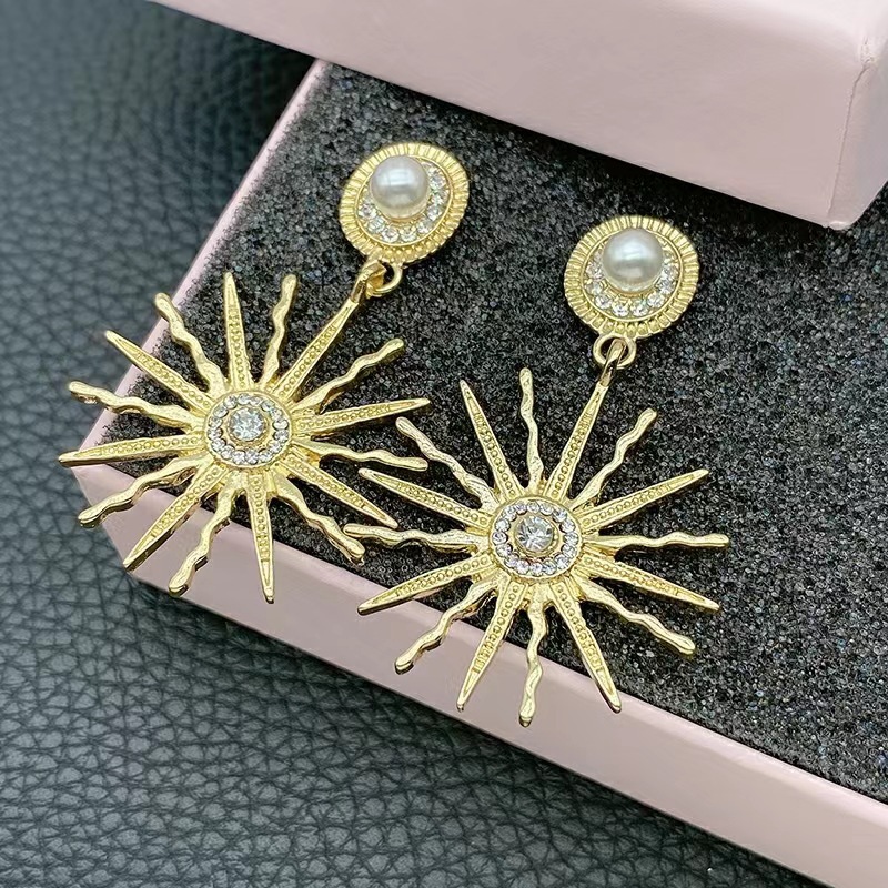 S925 Silver Needle Light Luxury sunflower pearl Stud Earrings, new trendy and niche light luxury earrings that exude elegance, exaggerated and grand Specification drawing