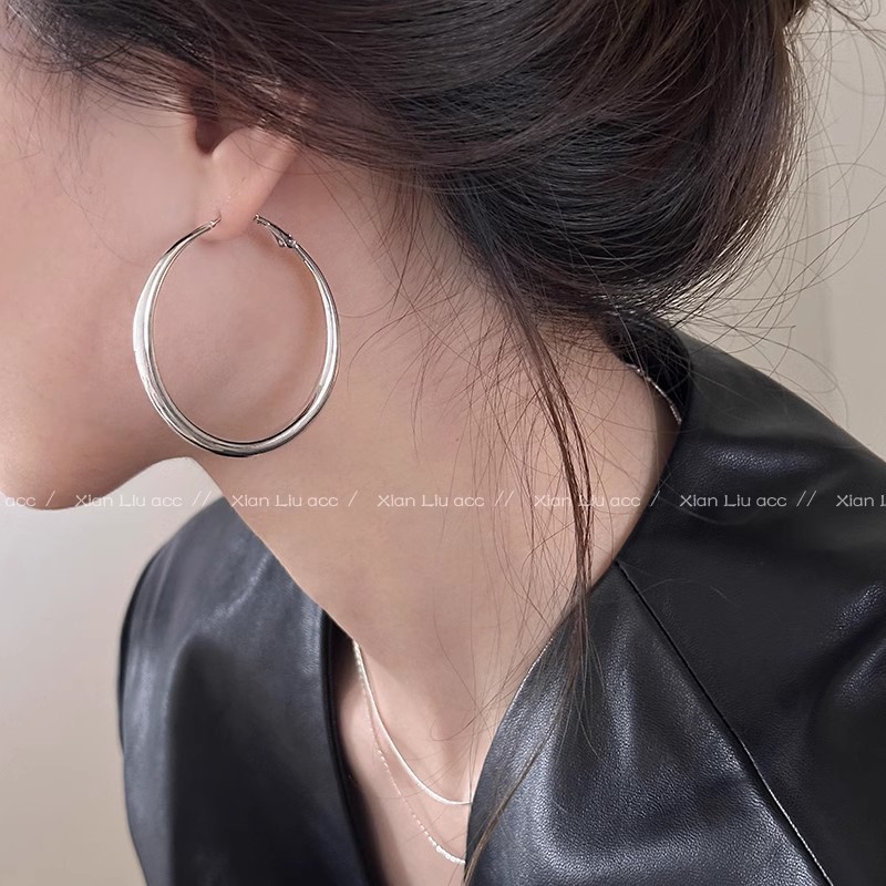 Plain ring earrings, a new bestseller in 2025, exude a sense of high-end sophistication. Exaggerated large ear rings exude a light luxury and unique ring earrings for women Application Scenario