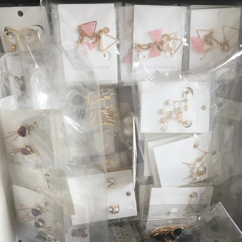 Korean-style jewelry earrings, European and American water diamonds, ladylike pearls, fashionable Harajuku sweet zircon necklace mixed batch Application Scenario