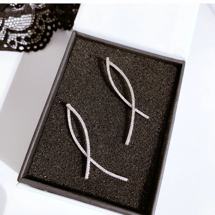 Korean version Dongdaemun earstud long cross fishline fishtail diamond-encruffled earrings, simple and elegant earline style Item Picture