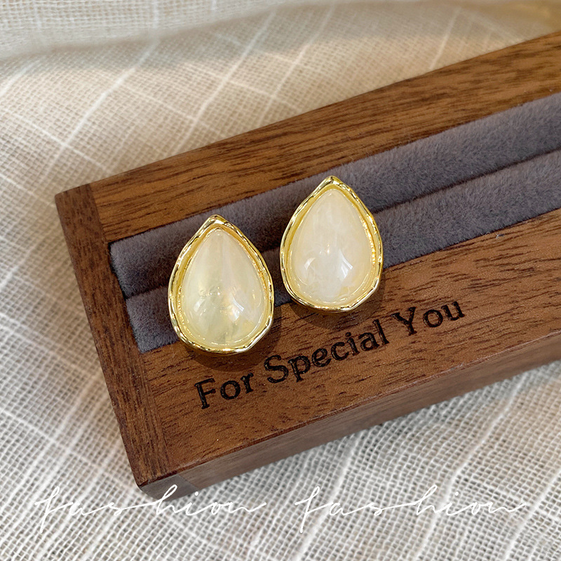 Niche design, ice-transparent cat's eye stone teardrop ear studs, exquisite daily versatile earrings, elegant, light luxury and simple earrings Specification drawing