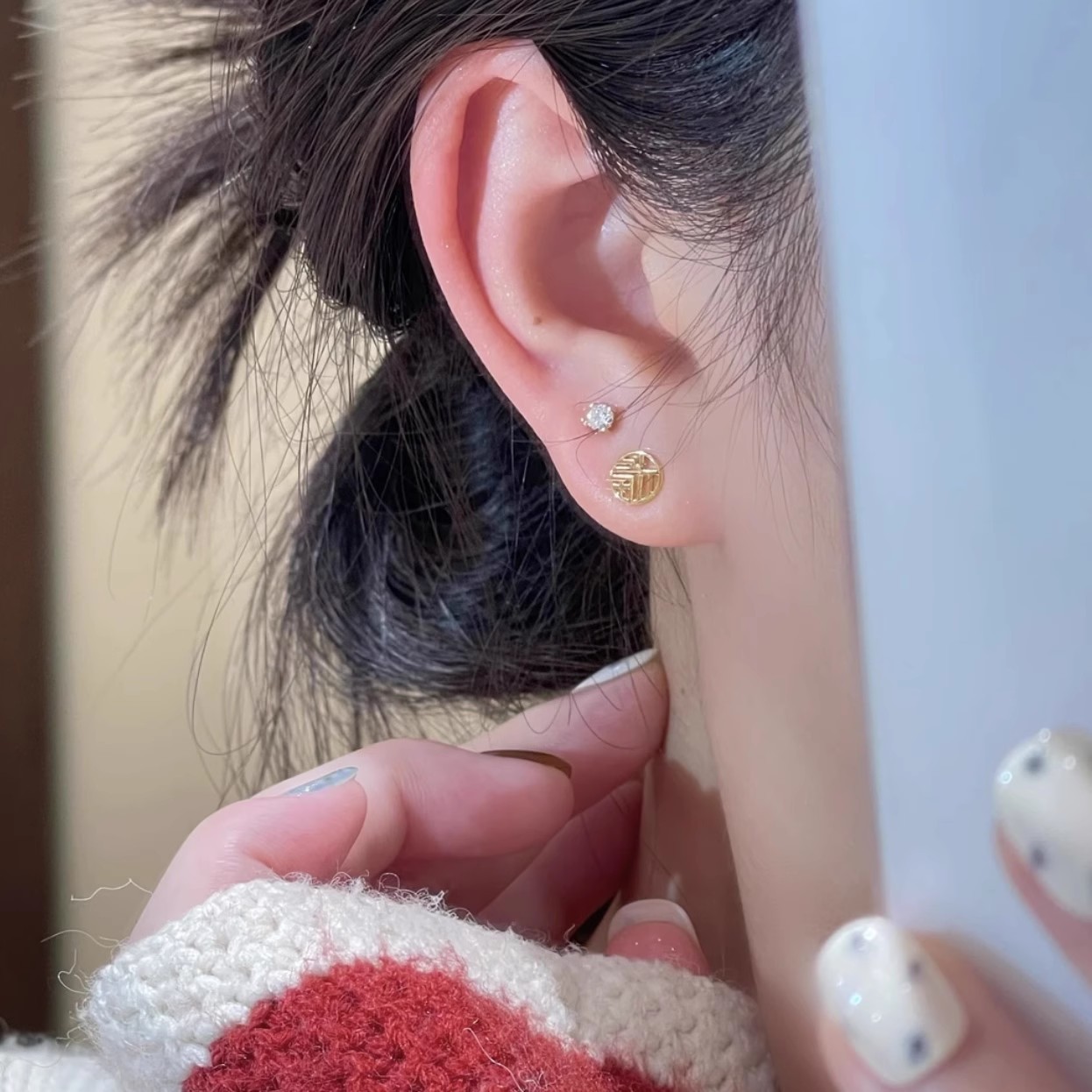 Exquisite cat's eye stone Ruyi Peace Lock four-piece set, stud earrings, women's niche design, versatile earrings, elegant and light luxury earrings Application Scenario
