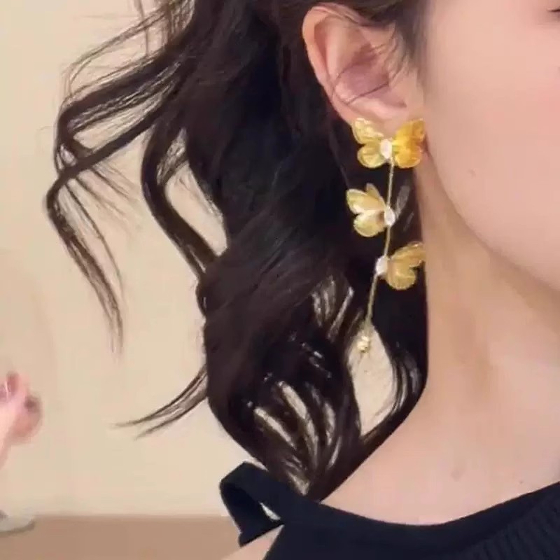 Retro golden butterfly tassel long stud earrings, high-end and fashionable earrings for women, elegant and stylish, round face earrings details Picture