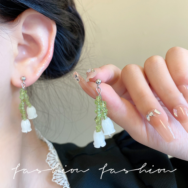 Fresh green flower beaded earrings, women's niche design sense, tassel elegance, stud earrings, internet-famous high-end earrings and earrings details Picture