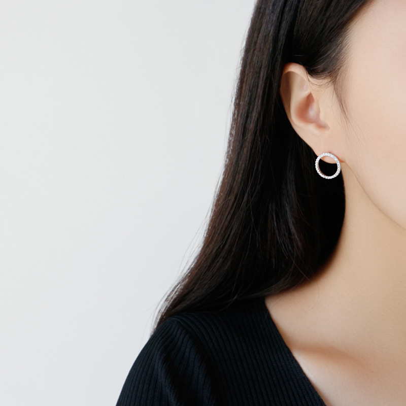 Korean version S925 silver needle full diamond perforated geometric circle circular ring Korean stud earrings Application Scenario
