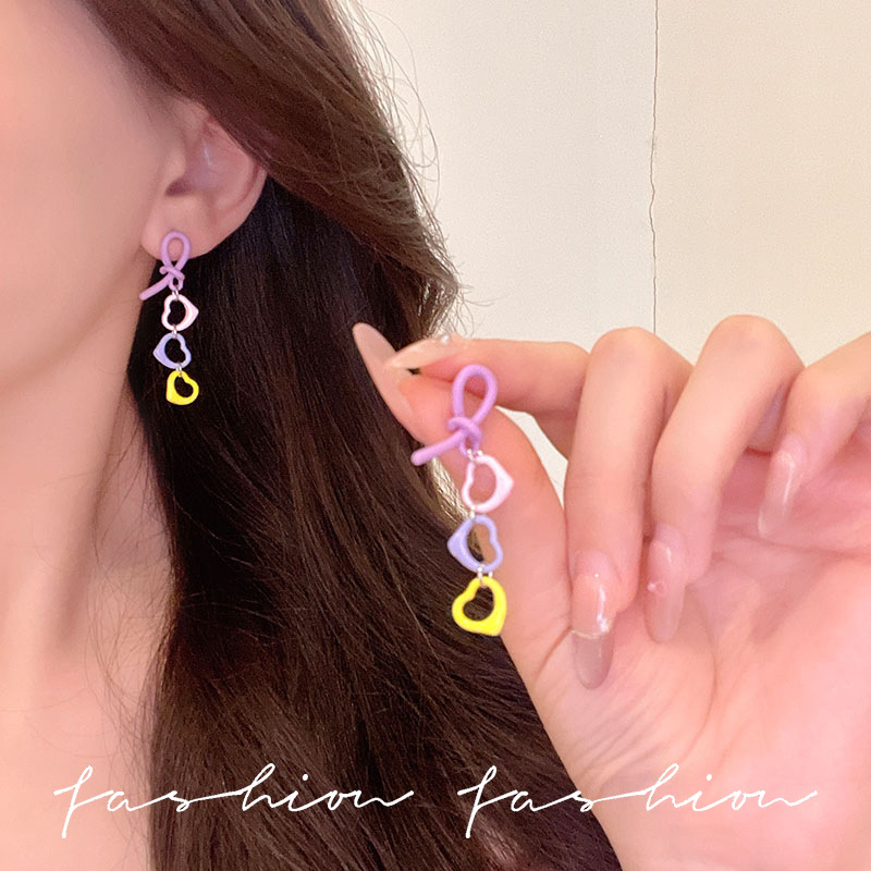The dopamine-colored heart-shaped earrings with a niche design sense are sweet and elegant summer long, sweet and cool earrings for girls details Picture