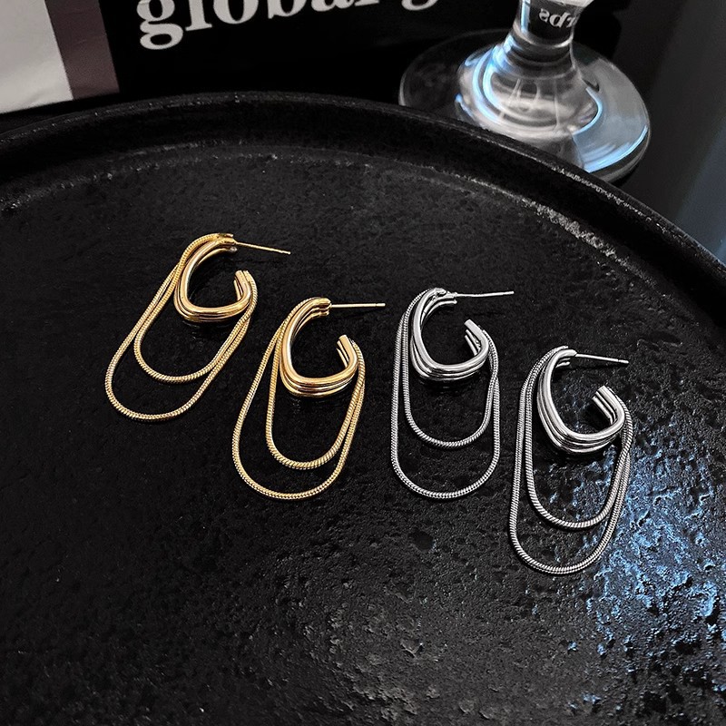 Light luxury and high-end double-layer chain tassel earrings, a niche design for women, versatile earrings, fashionable and unique earrings Application Scenario